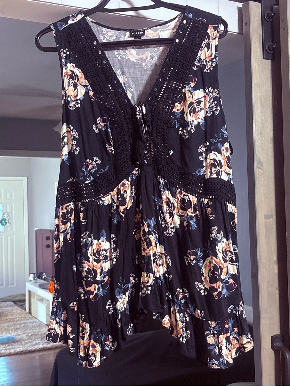 torrid Black Floral Crochet-Trim Tie-Front Sleeveless Tunic